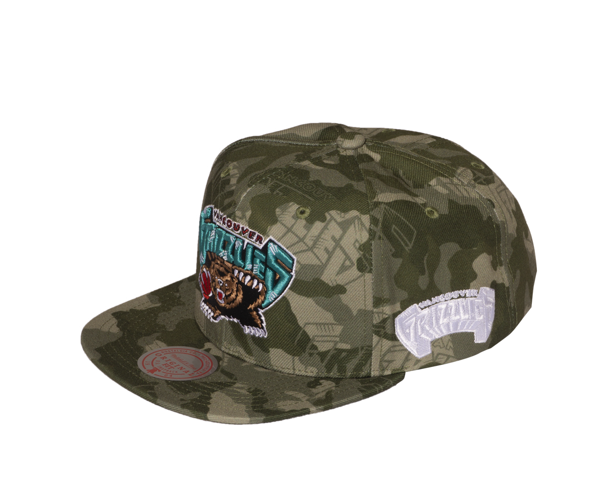 Men s Camo Mitchell Ness Vancouver Grizzlies Snapback Hat The Sports Collection