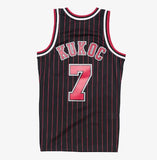 Mitchell & Ness Men's NBA Chicago Bulls Toni Kukoc 1995/96 Hardwood Classics Swingman Jersey - Black