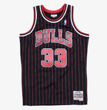 Mitchell & Ness Men's NBA Chicago Bulls Scottie Pippen 1995-96 Pinstripe Hardwood Classics Swingman Jersey - Black