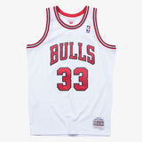 Mitchell & Ness Men's NBA Chicago Bulls Scottie Pippen 1997/98 Hardwood Classics Swingman Jersey - White