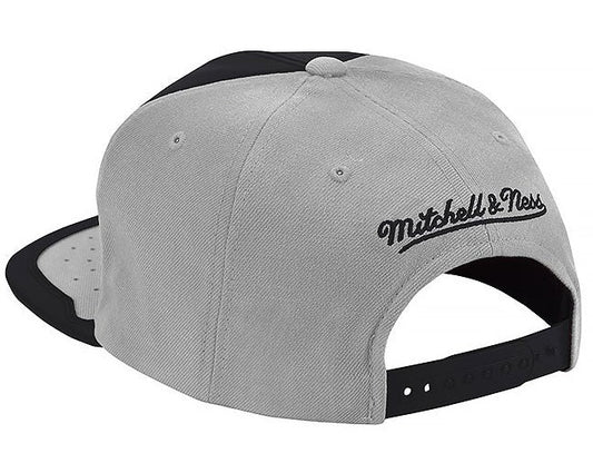 Men's Mitchell & Ness Chicago Bulls Day 1 Snapback Hat - Black/Grey