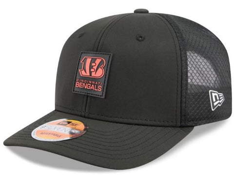 New Era NFL Cincinnati Bengals 2025 Sideline 9SEVENTY Trucker Adjustable Hat - Black