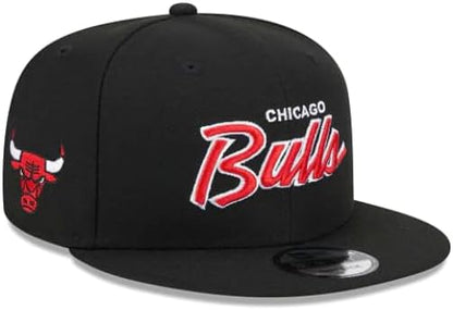 New Era Men’s NBA Chicago Bulls Evergreen Script 9FIFTY Snapback Hat – Black