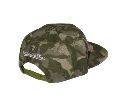 Men's Camo Mitchell & Ness Vancouver Grizzlies Snapback Hat