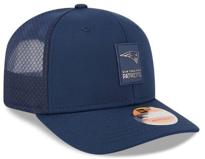 New Era NFL New England Patriots 2025 Sideline 9SEVENTY Trucker Adjustable Hat - Navy