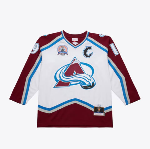 Mitchell & Ness NHL Joe Sakic Colorado Avalanche 2001 Stanley Cup Finals Jersey - White