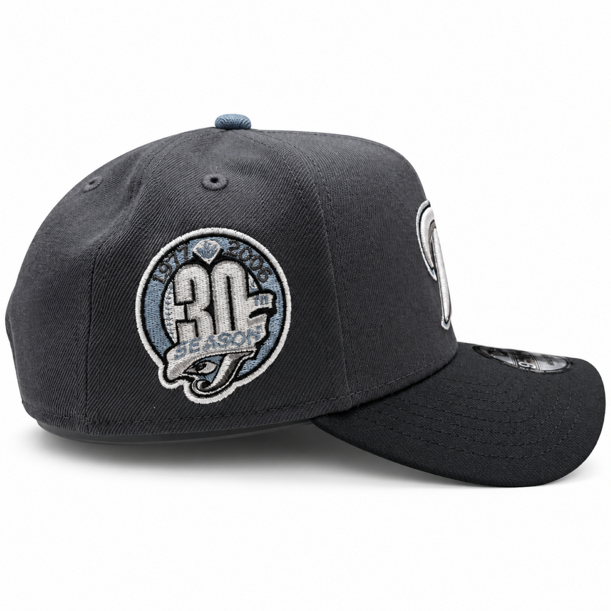 New Era MLB Toronto Blue Jays Alternate T Logo 30th Anniversary 9FORTY A-Frame Adjustable Snapback Hat – Dark Graphite/Black