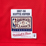 Mitchell & Ness Men's NBA Chicago Bulls 1997/98 Finals Patch Scottie Pippen Authentic Jersey -Red