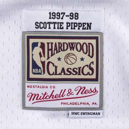 Mitchell & Ness Men's NBA Chicago Bulls Scottie Pippen 1997/98 Hardwood Classics Swingman Jersey - White