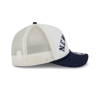 New Era MLB New York Yankees 9FORTY Chrome Arch M-Crown A-Frame Adjustable Trucker Cap - White / Navy