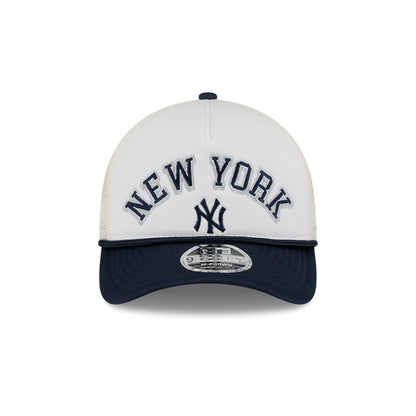New Era MLB New York Yankees 9FORTY Chrome Arch M-Crown A-Frame Adjustable Trucker Cap - White / Navy