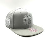 Mitchell & Ness NHL Edmonton Oilers Evergreen Logo Sidepatch Adjustable Snapback Hat – Grey