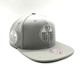 Mitchell & Ness NHL Edmonton Oilers Evergreen Logo Sidepatch Adjustable Snapback Hat – Grey