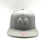 Mitchell & Ness NHL Edmonton Oilers Evergreen Logo Sidepatch Adjustable Snapback Hat – Grey