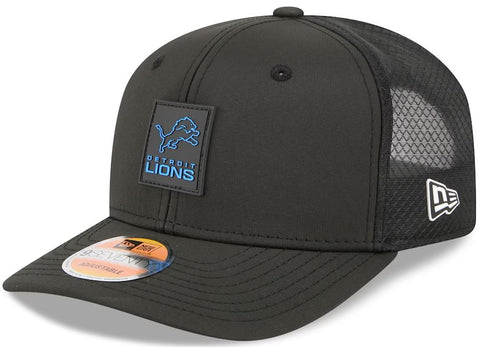 New Era NFL Detroit Lions 2025 Sideline 9SEVENTY Trucker Adjustable Hat - Black