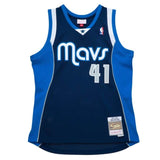 Mitchell & Ness Men's NBA Dallas Mavericks Dirk Nowitzki 2011/12 Hardwood Classics Swingman Jersey - Blue