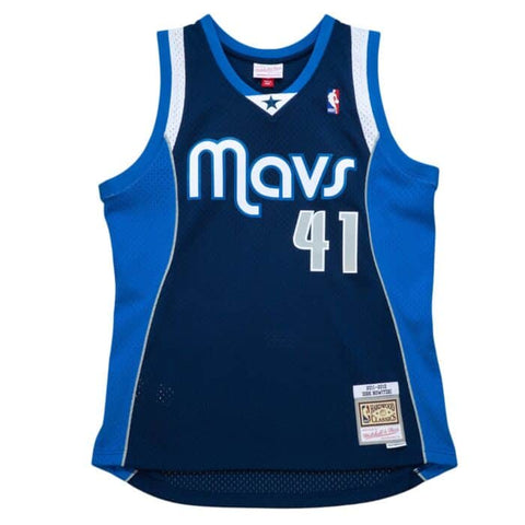 Mitchell & Ness Men's NBA Dallas Mavericks Dirk Nowitzki 2011/12 Hardwood Classics Swingman Jersey - Blue