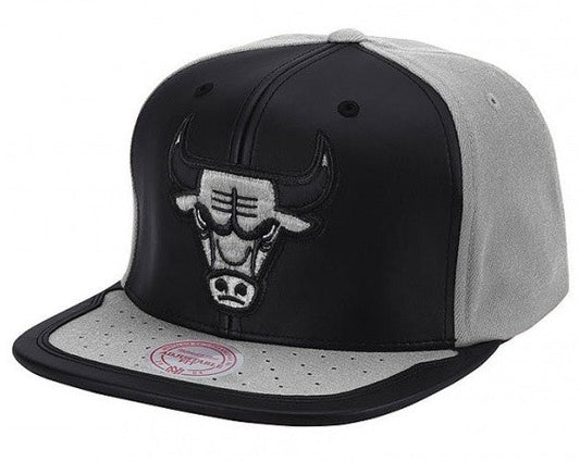 Men's Mitchell & Ness Chicago Bulls Day 1 Snapback Hat - Black/Grey