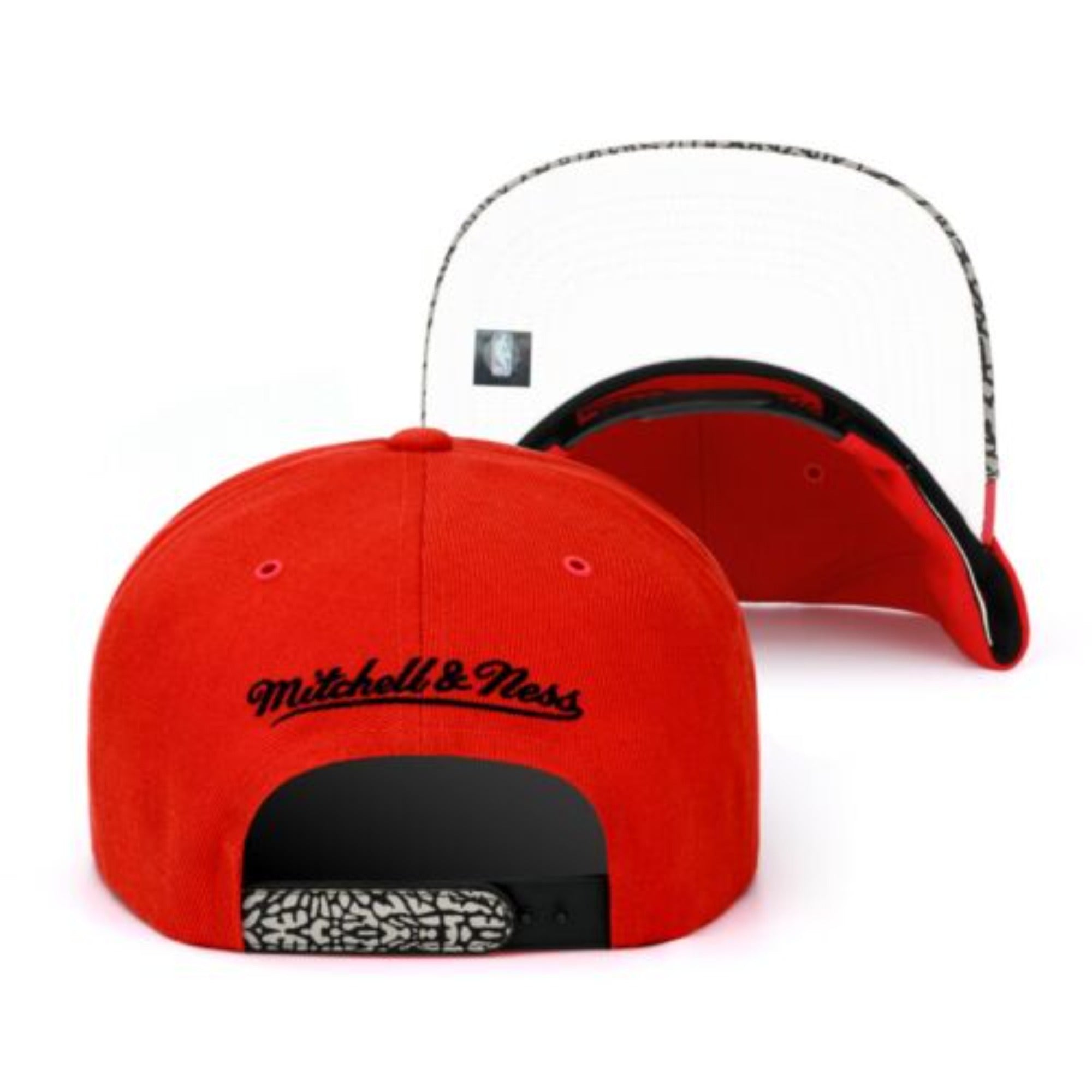 Men's Mitchell & Ness Chicago Bulls Day 3 Snapback Hat - Red